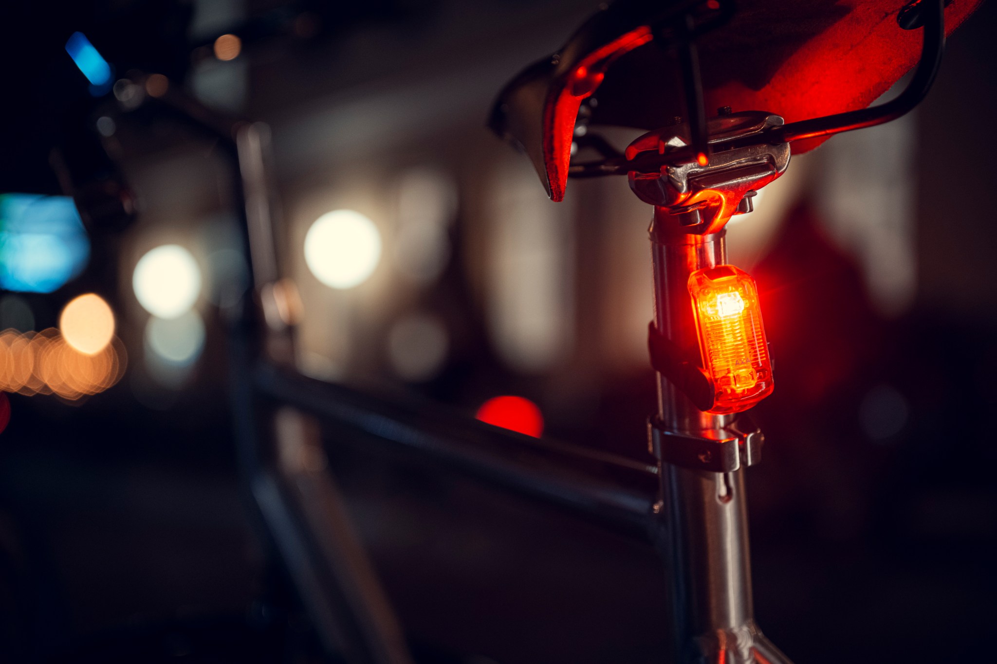 AXA Bike Securityy Dwn USB rear light on saddle pin, life style image