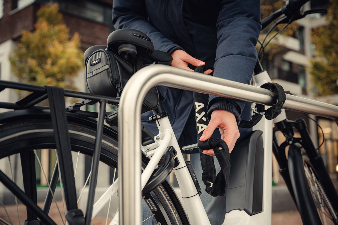 AXA Block XXL Retractable + ULC 5,5-130 + bag set | AXA Bike